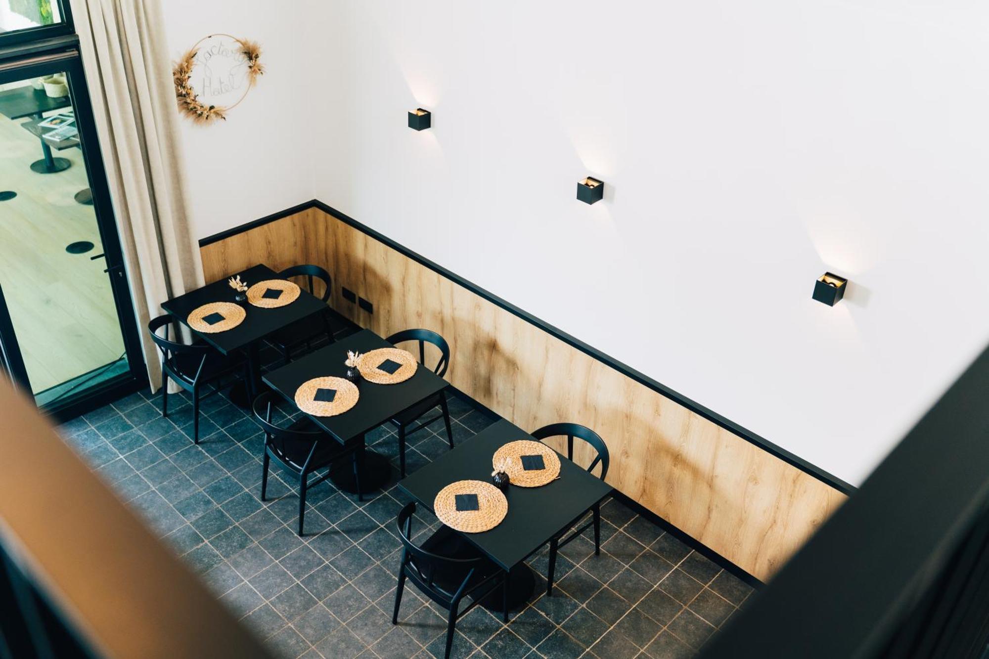 Factory Hotel Beveren  Bagian luar foto